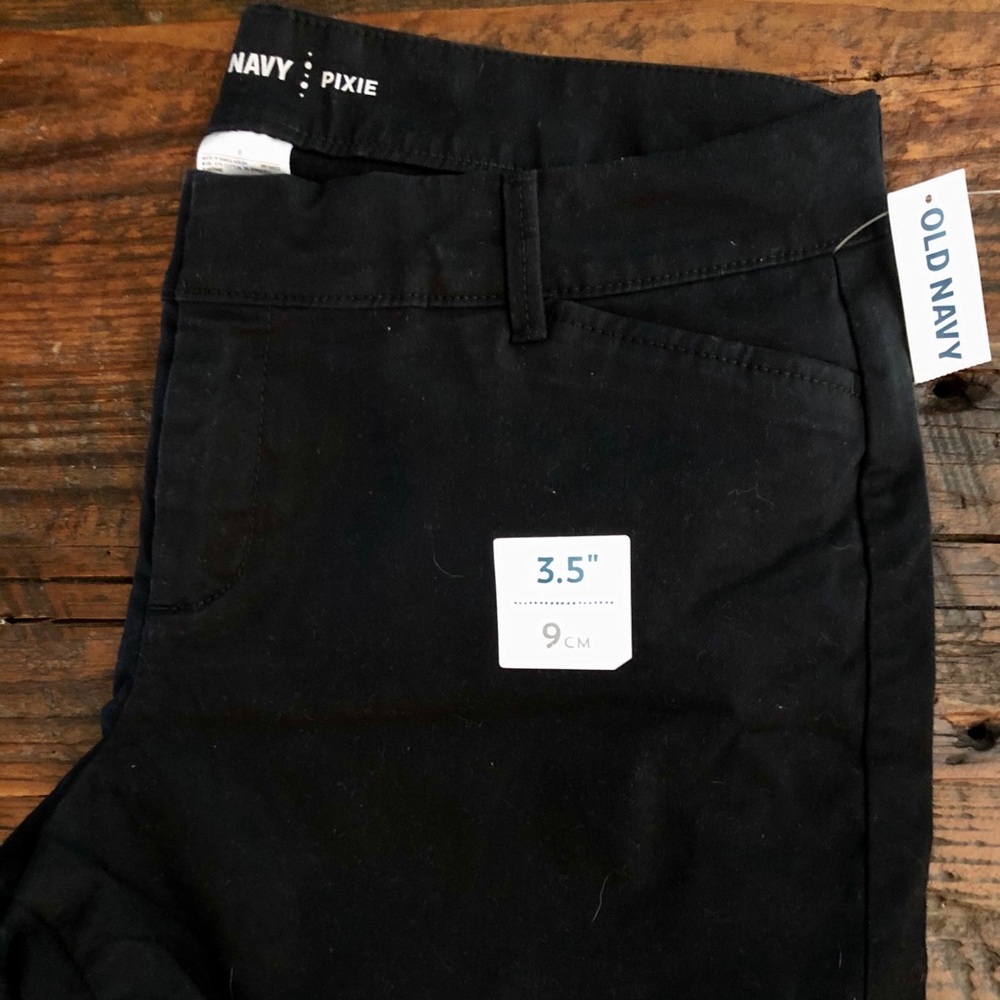 Old Navy Pixie Chino Shorts, Size 6, 3.5” NWT